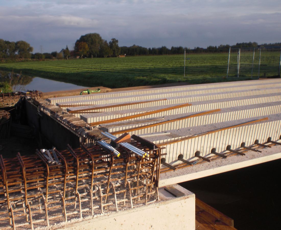 Vervangen 3 betonnen verkeersbruggen in de Houtweg te Oene